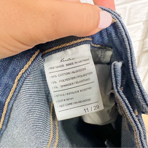 KanCan Cropped Medium Wash Jeans (11/29) - Picture 3 of 3